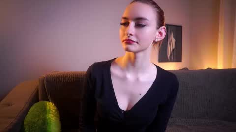 Snapshot of secrethustle chatting on 22, 12, 2025 Lily online show from 22, 12, 2025