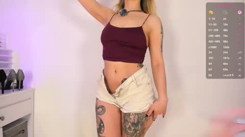 Snapshot of seductive_ava chatting on 11, 9, 2025 Ava online show from 11, 9, 2025