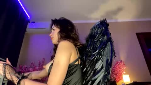 Snapshot of selena_shawty chatting on 31, 10, 2025 H i My names is Selena Welcome to my room Please thumbs up - its important online show from 31, 10, 2025