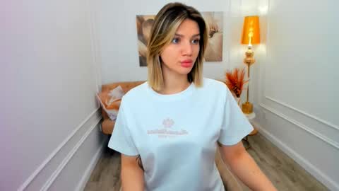 selenaemoore online show from 30, 3, 2026