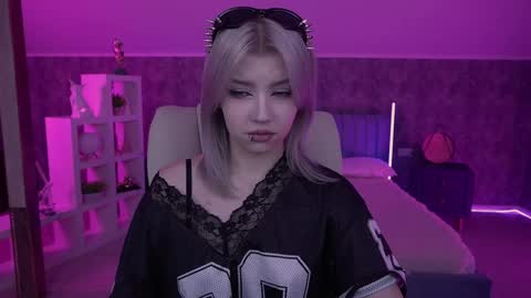 selenairis online show from 5, 5, 2026