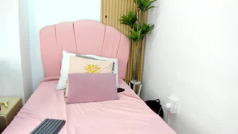 Snapshot of selenamiel chatting on 12, 3, 2026 Selena online show from 12, 3, 2026