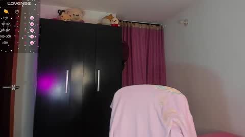 Snapshot of selene_e chatting on 1, 3, 2025 Karol. online show from 1, 3, 2025