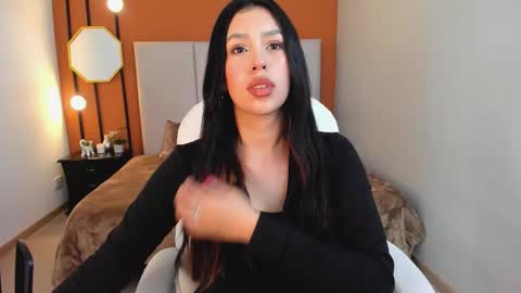 Snapshot of selene_e chatting on 18, 9, 2025 Karol. online show from 18, 9, 2025