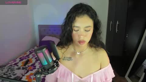 Snapshot of selene_e chatting on 5, 11, 2025 Karol. online show from 5, 11, 2025
