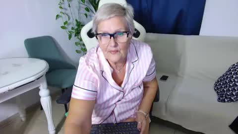 Snapshot of selenna57 chatting on 1, 12, 2025 Selenna online show from 1, 12, 2025