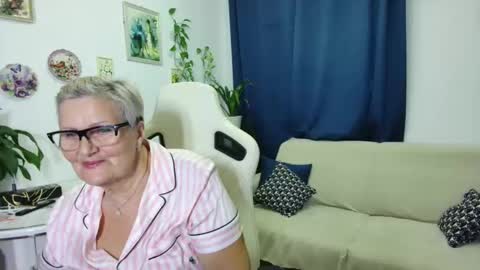 Snapshot of selenna57 chatting on 5, 12, 2025 Selenna online show from 5, 12, 2025