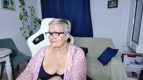 Snapshot of selenna57 chatting on 13, 12, 2025 Selenna online show from 13, 12, 2025