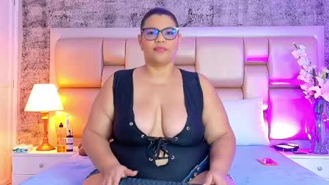 Selenna Cooper online show from 1, 5, 2026