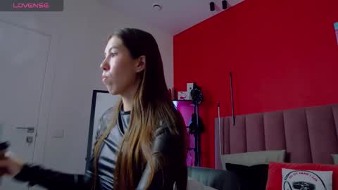 Nicole online show from 15, 9, 2025