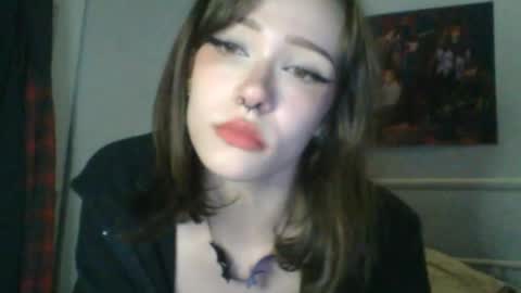 goddess esme  online show from 25, 1, 2025