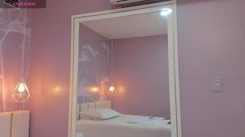 Snapshot of sensual_sophie_ chatting on 19, 9, 2025 Sophie     online show from 19, 9, 2025