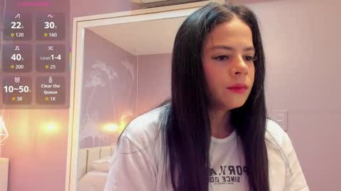 Snapshot of sensual_sophie_ chatting on 16, 10, 2025 Sophie     online show from 16, 10, 2025