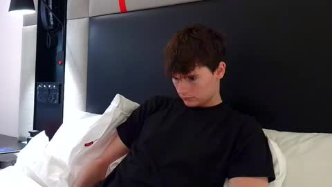 Snapshot of sensualalien chatting on 2, 12, 2024 Cam online show from 2, 12, 2024