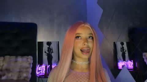 Snapshot of seraphyx_ chatting on 18, 11, 2025 Ami online show from 18, 11, 2025