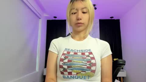 Snapshot of serene_waves chatting on 6, 11, 2025 Serene online show from 6, 11, 2025