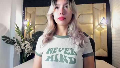 Snapshot of serene_waves chatting on 5, 3, 2026 Serene online show from 5, 3, 2026