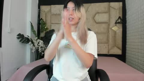 Snapshot of serene_waves chatting on 21, 4, 2026 Serene online show from 21, 4, 2026