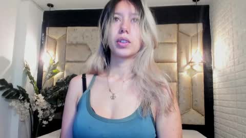 Snapshot of serene_waves chatting on 5, 5, 2026 Serene online show from 5, 5, 2026