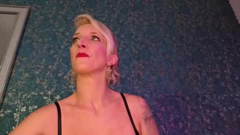 serenexx  your MILF online show from 5, 11, 2025