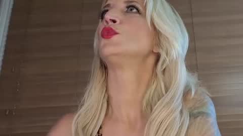 serenexx  your MILF online show from 25, 6, 2026
