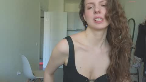Hey Guys and Girls non-binary personalities  Im Sereta online show from 7, 6, 2026