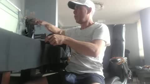 hetero serio discreto online show from 11, 1, 2025