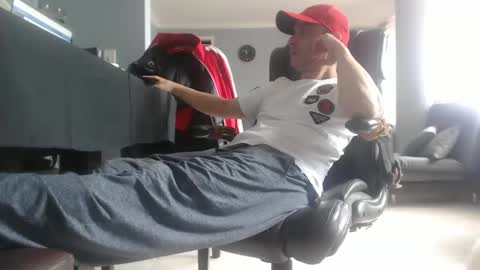 hetero serio discreto online show from 19, 1, 2025