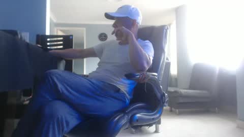 hetero serio discreto online show from 24, 1, 2025