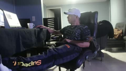 hetero serio discreto online show from 25, 2, 2025