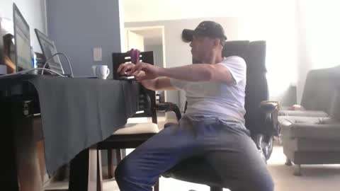 hetero serio discreto online show from 27, 2, 2025