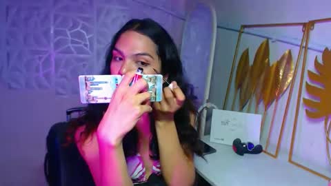 Snapshot of servicedoll18 chatting on 30, 11, 2025 Bella online show from 30, 11, 2025