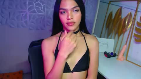 Snapshot of servicedoll18 chatting on 5, 12, 2025 Bella online show from 5, 12, 2025