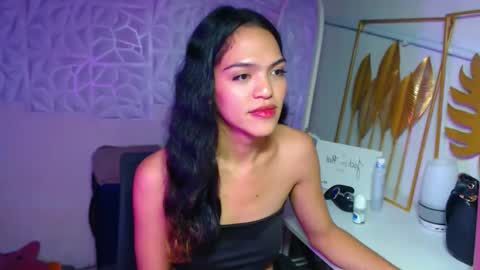 Snapshot of servicedoll18 chatting on 5, 1, 2026 Bella online show from 5, 1, 2026