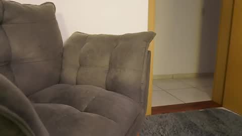 Mia and guests online show from 7, 4, 2026