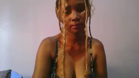 Snapshot of sexie_love chatting on 4, 3, 2025 Nancy online show from 4, 3, 2025