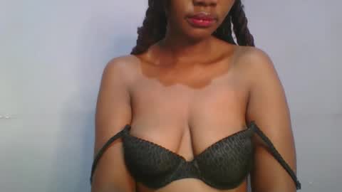 Snapshot of sexie_love chatting on 19, 10, 2025 Nancy online show from 19, 10, 2025