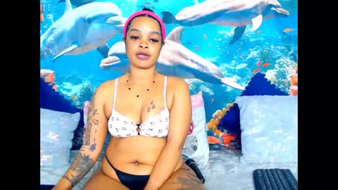 Snapshot of sexiebootyjoyxx chatting on 17, 10, 2025 sexiebootyjoyxx online show from 17, 10, 2025