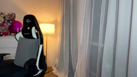 Snapshot of sexmoon11 chatting on 14, 10, 2025 My name is Mia whats yours online show from 14, 10, 2025