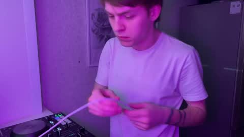 Jennis and OliverPvt is open online show from 3, 5, 2026