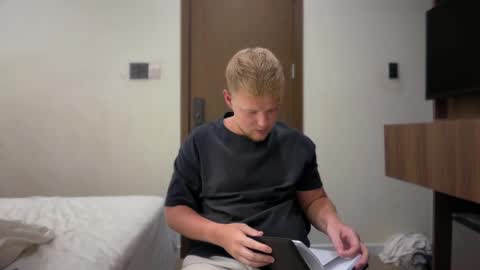 Snapshot of sexual_sbotage chatting on 6, 5, 2026 Max Leman online show from 6, 5, 2026