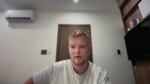 Snapshot of sexual_sbotage chatting on 17, 5, 2026 Max Leman online show from 17, 5, 2026