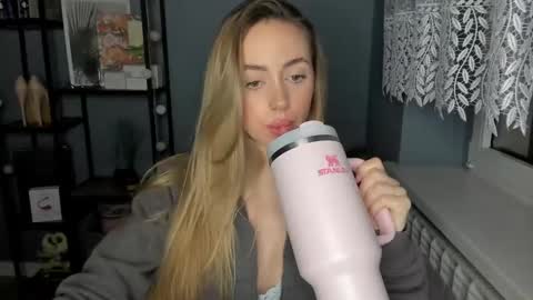 C o r a l i e online show from 5, 1, 2025