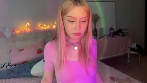 Snapshot of sexy_cute18 chatting on 11, 7, 2026 Eva online show from 11, 7, 2026