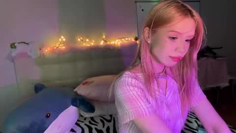 Snapshot of sexy_cute18 chatting on 15, 7, 2026 Eva online show from 15, 7, 2026
