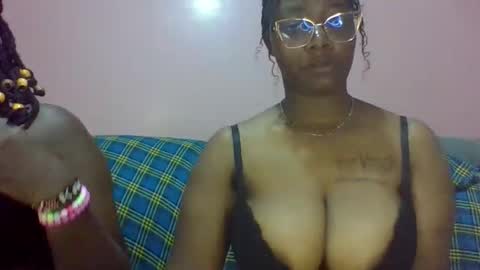Snapshot of sexy_helle chatting on 27, 9, 2025 sexy_helle online show from 27, 9, 2025