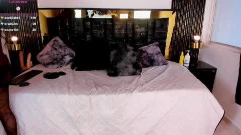 Snapshot of sexy_hot_milf_ chatting on 25, 4, 2026 Dafne online show from 25, 4, 2026