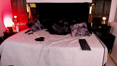 Snapshot of sexy_hot_milf_ chatting on 2, 5, 2026 Dafne online show from 2, 5, 2026