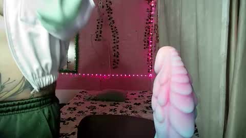 sexy lolas online show from 2, 11, 2025