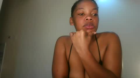 sexy_lyna online show from 10, 7, 2026